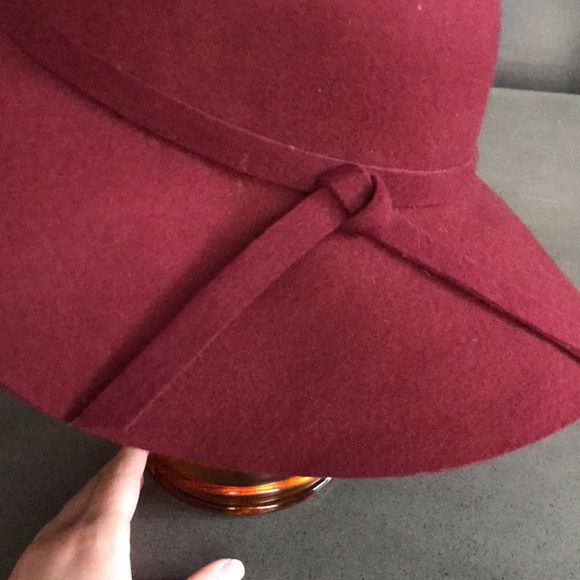 Nobia 100% wool flowy round hat in wine - Picture 4 of 10